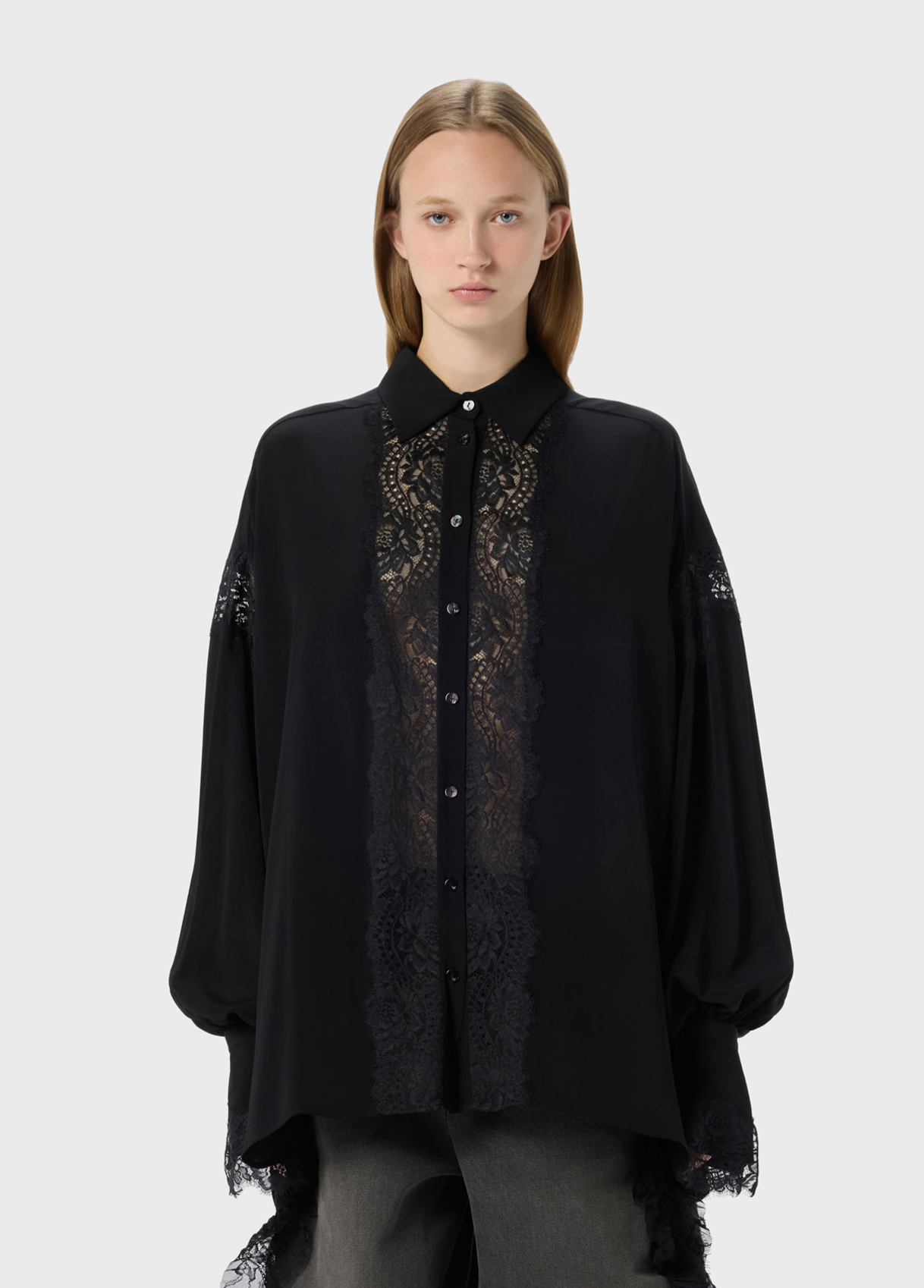 Camicia Oversize Blumarine in Crêpe de Chine con Inserti in Pizzo Chantilly