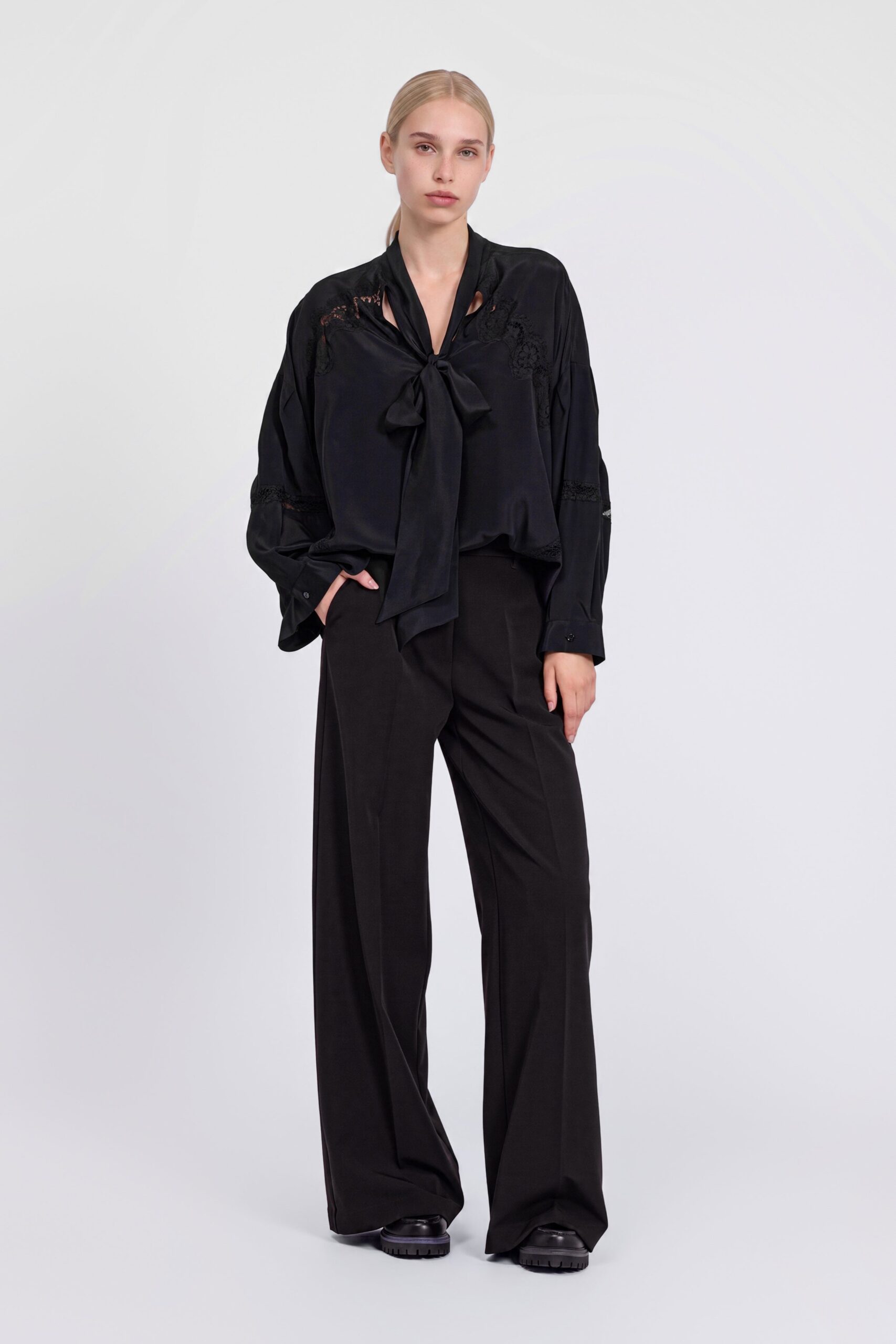 Blusa con fiocco e intarsi in pizzo Ermanno Firenze