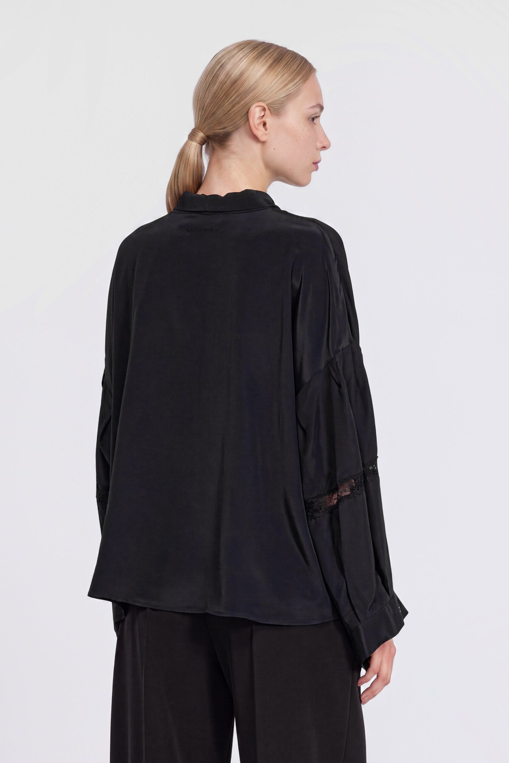 59TK018E60-MF099_05 Blusa con fiocco e intarsi in pizzo Ermanno Firenze