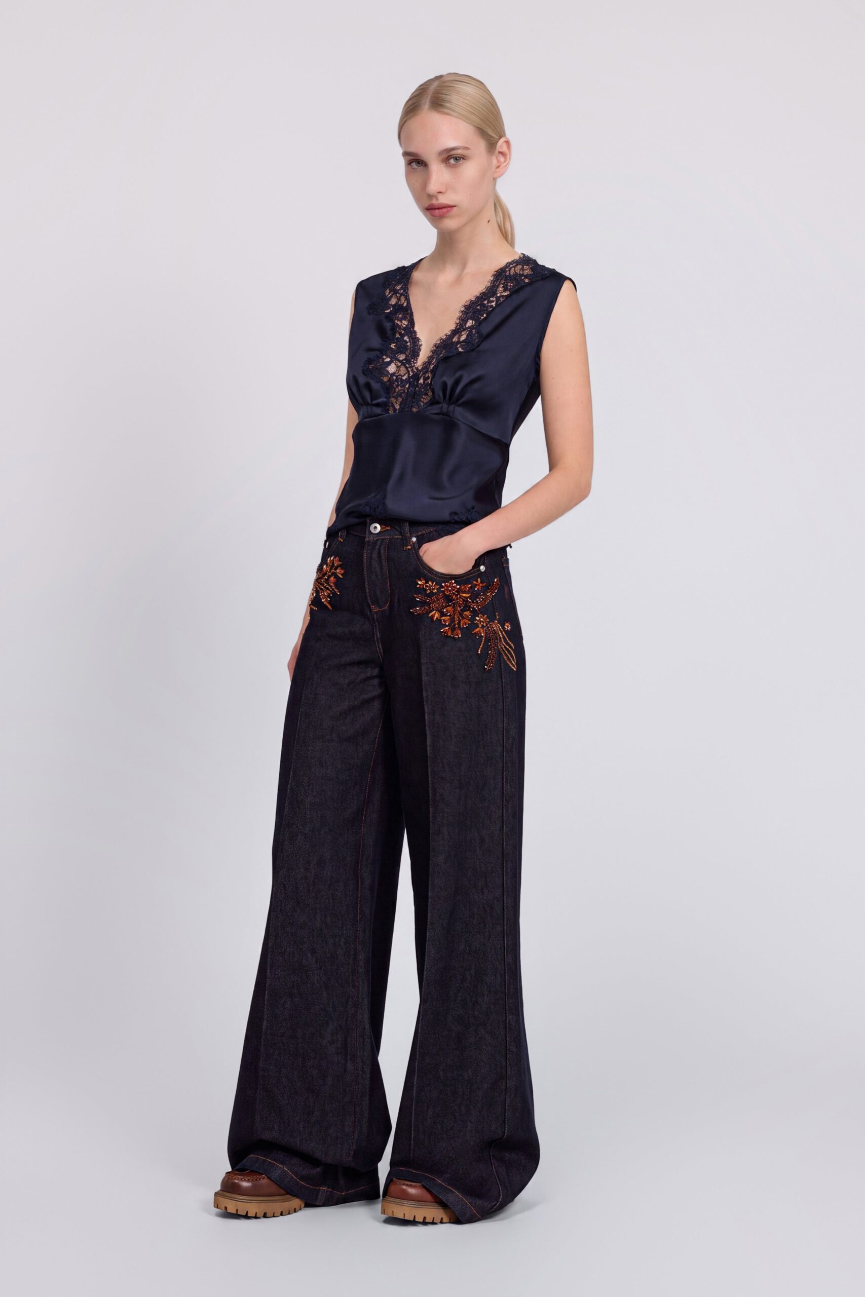 Jeans palazzo con ricami gioiello Ermanno Firenze